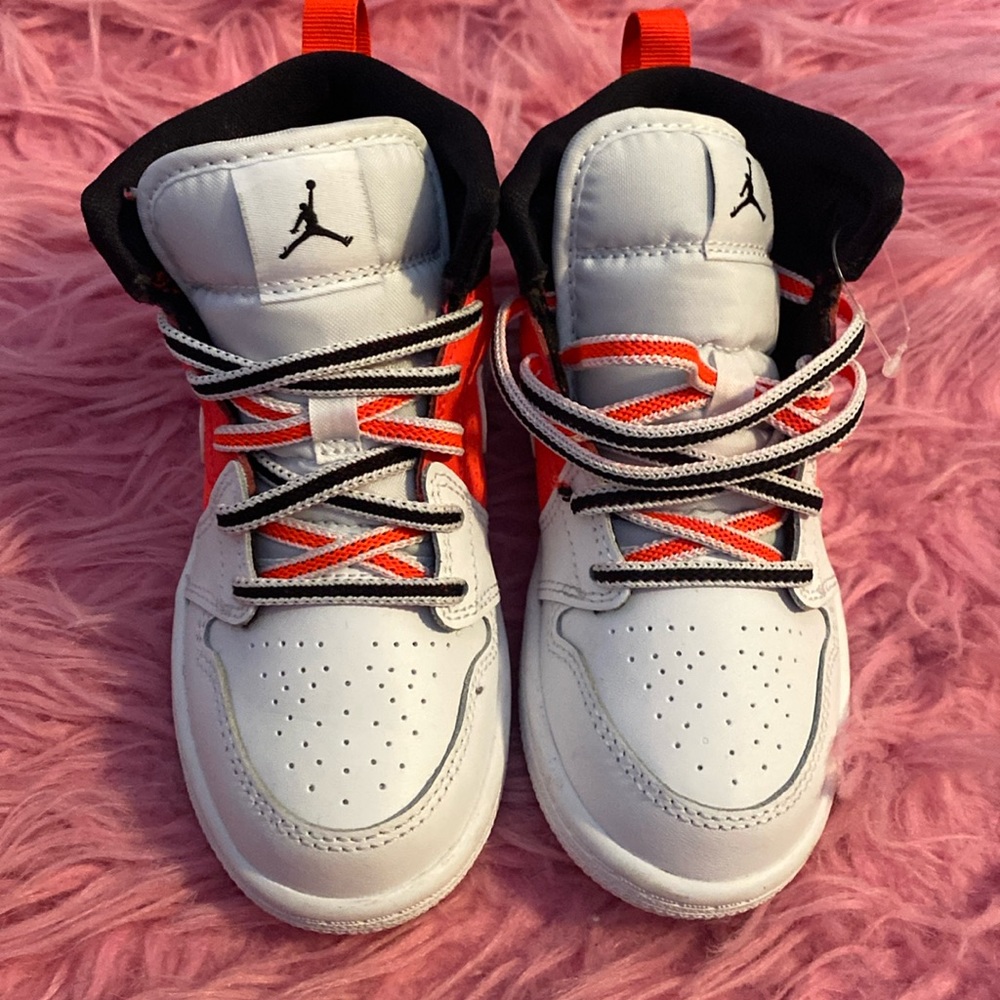 Kids Jordan barely worn size 10.5